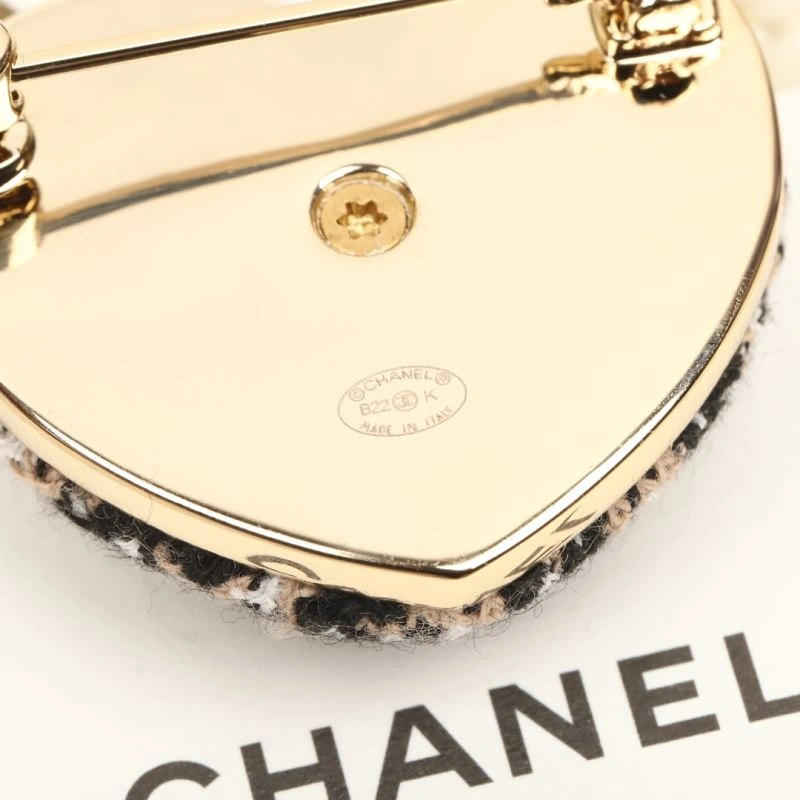 Chanel Brooches Affordable 231891