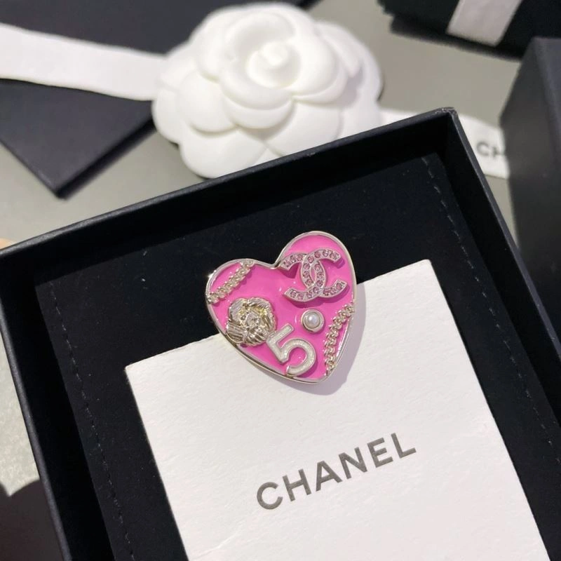 Chanel Brooches Resilient 231854