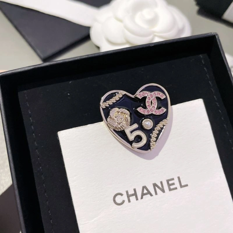 Chanel Brooches Resilient 231854