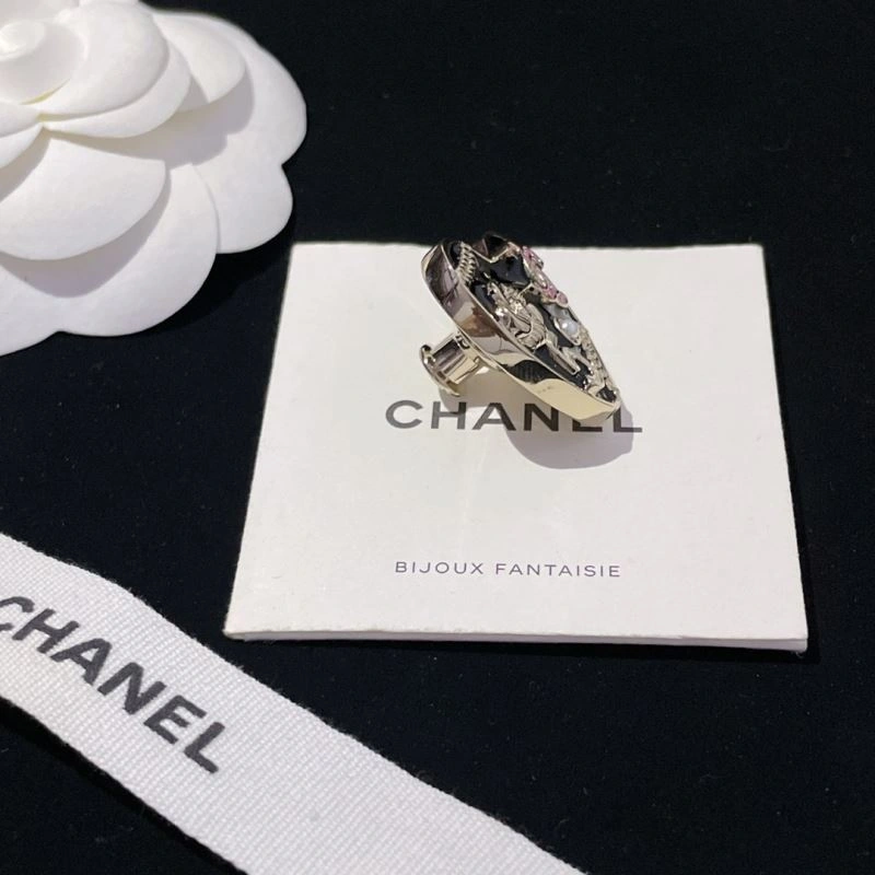Chanel Brooches Resilient 231854