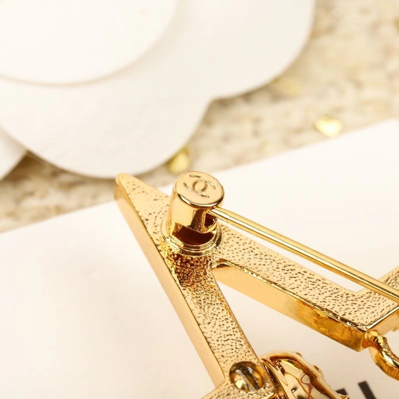 Sophisticated Chanel Brooches 231856