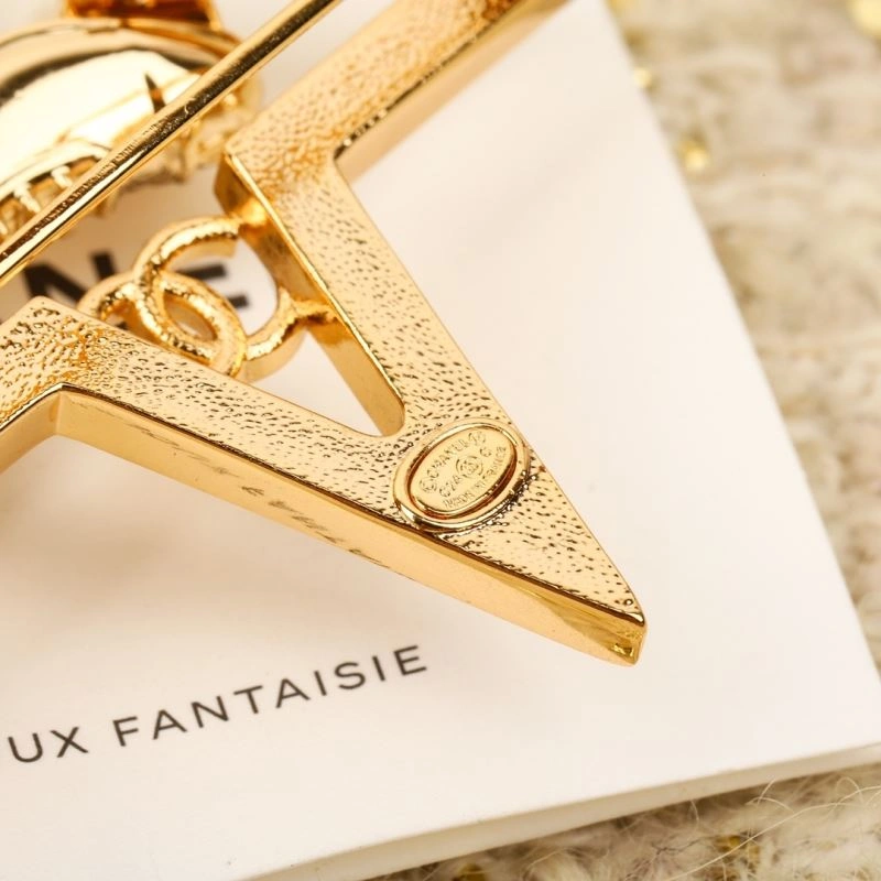 Sophisticated Chanel Brooches 231856