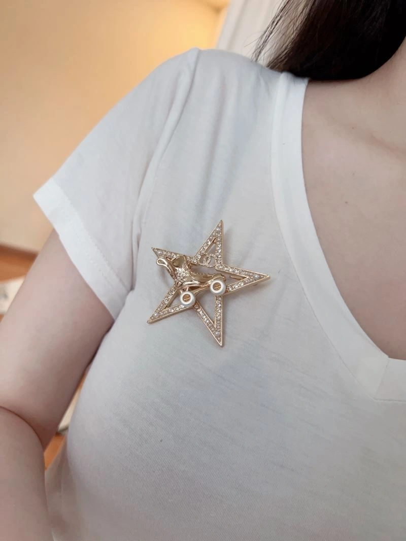 Sophisticated Chanel Brooches 231856