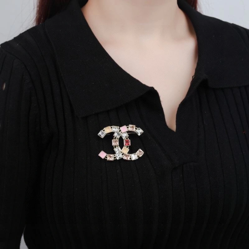 Chanel Brooches Affordable 230287
