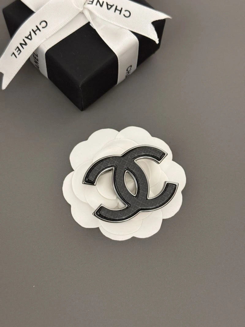 Minimalist Chanel Brooches 230284