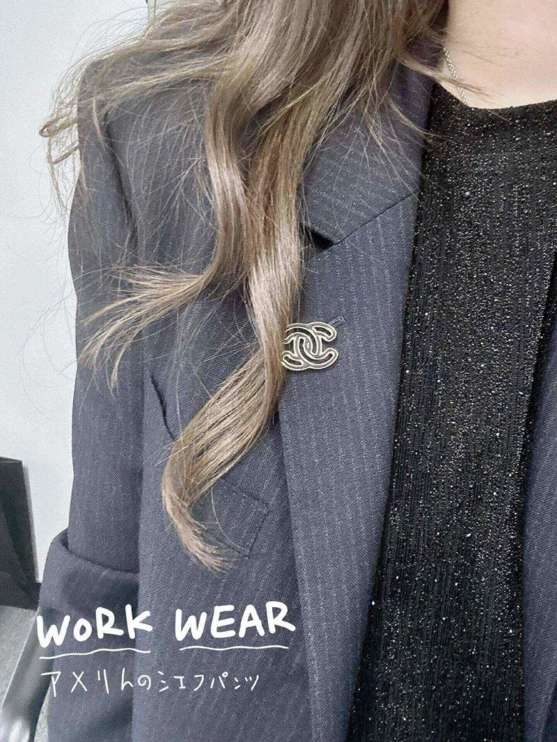Chanel Brooches Functional 230304
