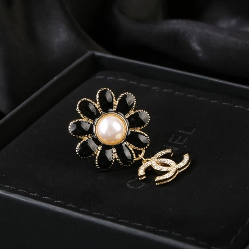 Chanel Brooches OnTrend 230266