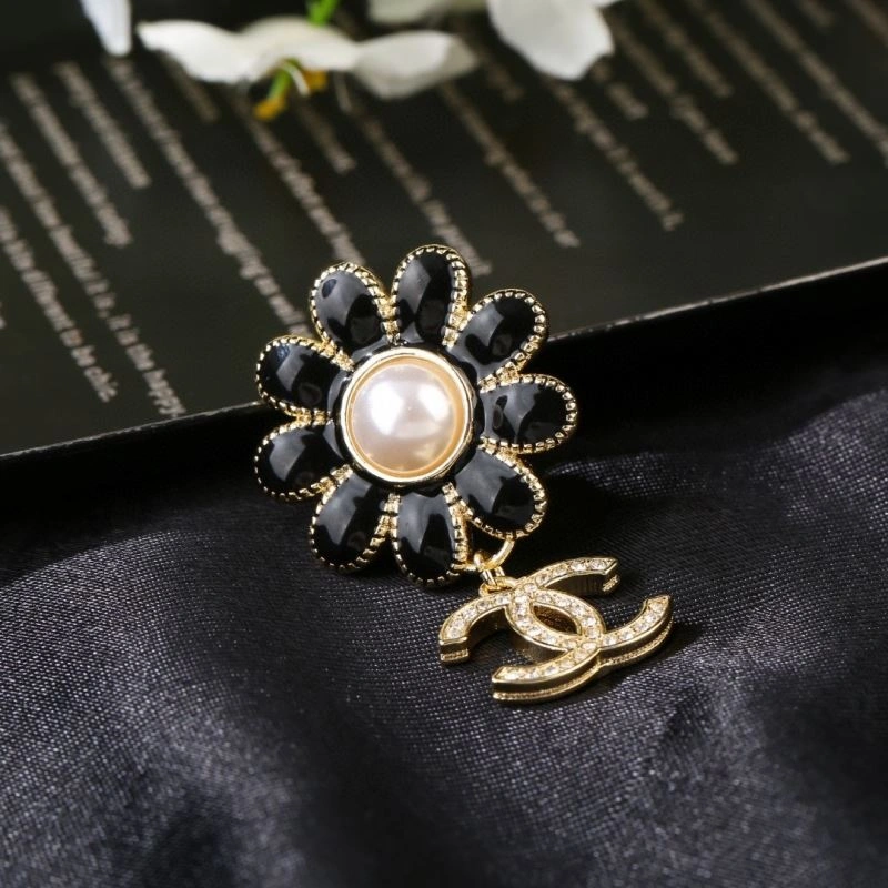 Chanel Brooches OnTrend 230266