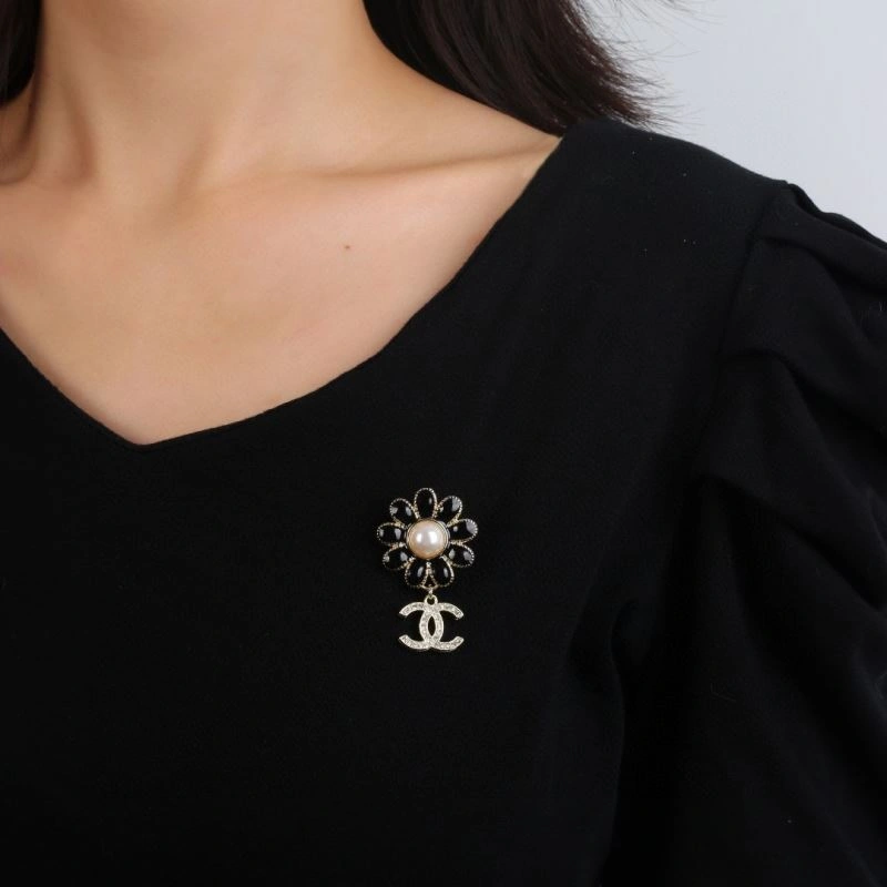 Chanel Brooches OnTrend 230266