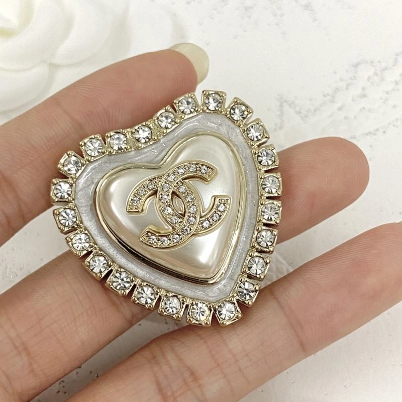 Refined Chanel Brooches 230267