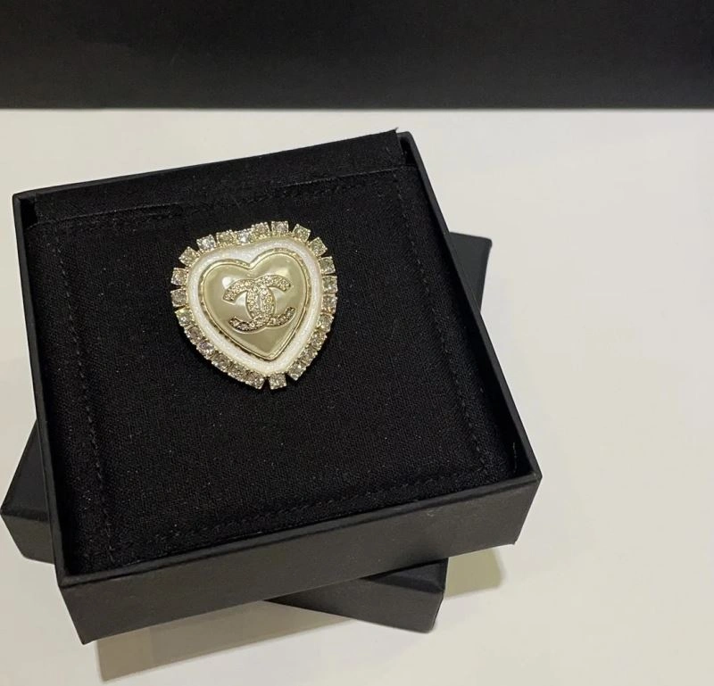 Refined Chanel Brooches 230267