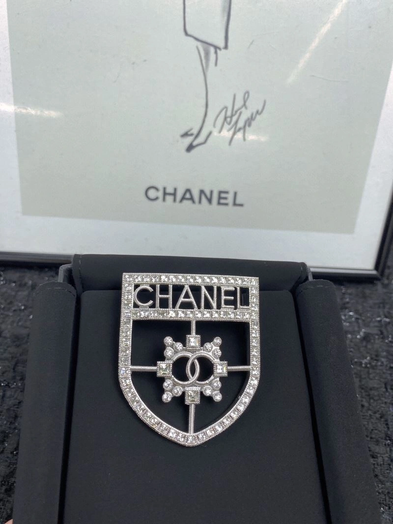 Chanel Brooches AllSeason 230259