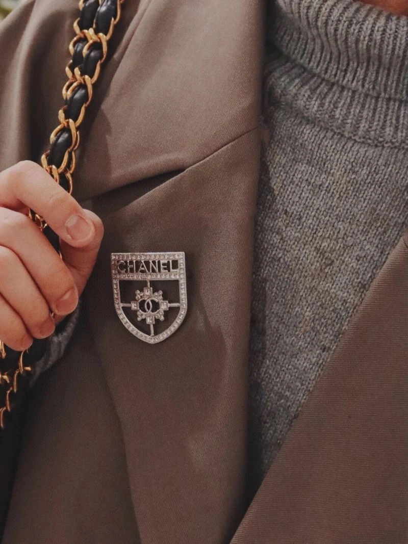 Chanel Brooches AllSeason 230259