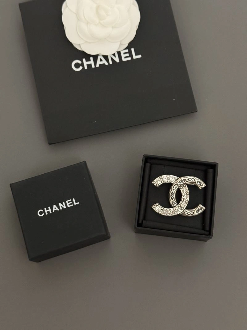 Chanel Brooches Trendsetting 230275
