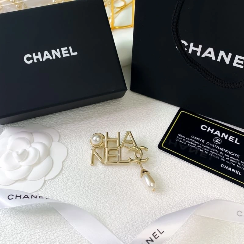 WellDesigned Chanel Brooches 230246