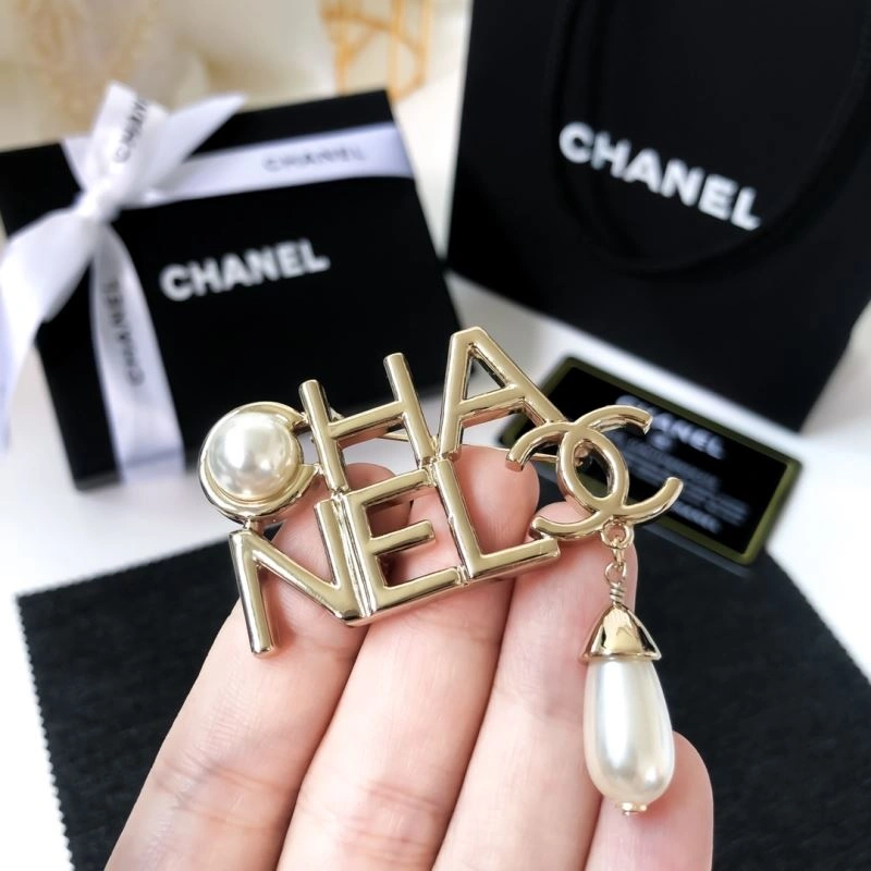 WellDesigned Chanel Brooches 230246