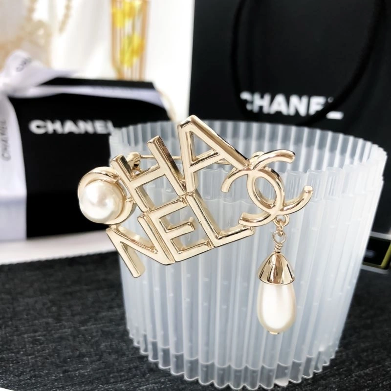 WellDesigned Chanel Brooches 230246