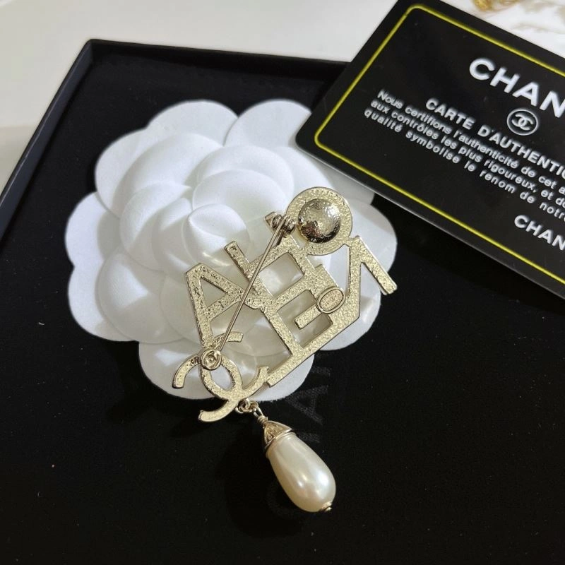 WellDesigned Chanel Brooches 230246