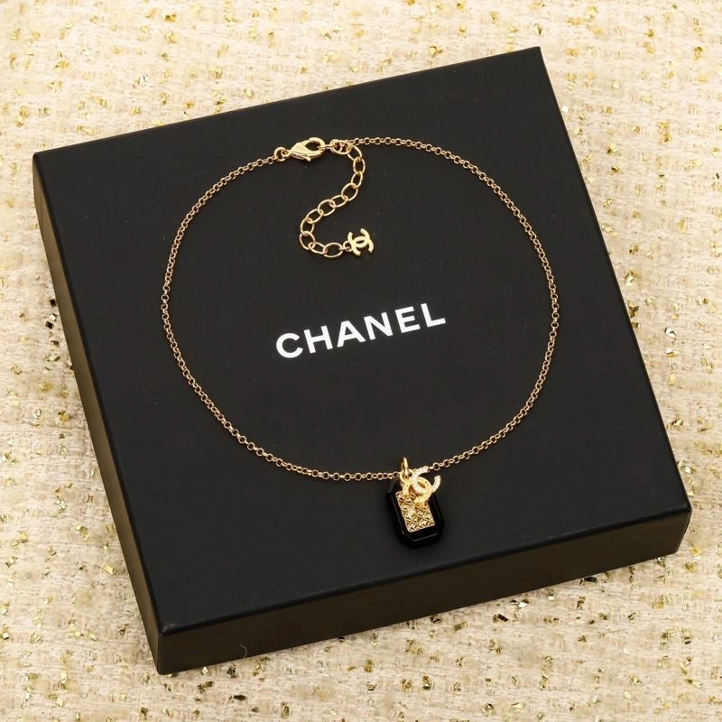 FashionForward Chanel Brooches 230299