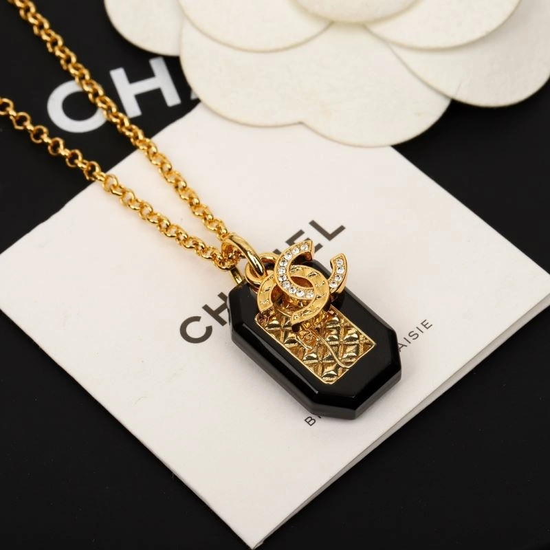 FashionForward Chanel Brooches 230299