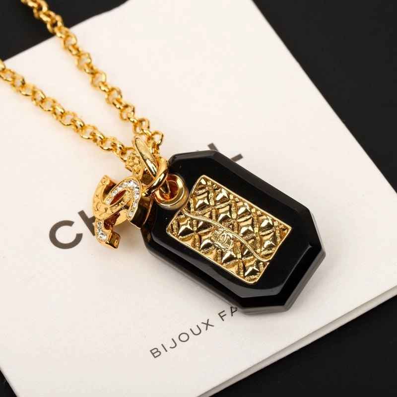 FashionForward Chanel Brooches 230299