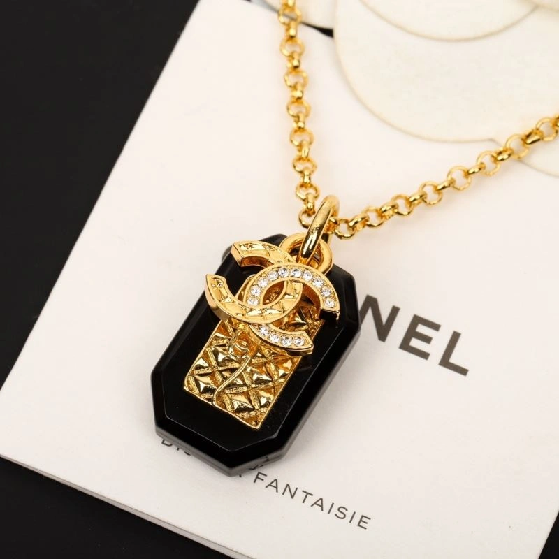 FashionForward Chanel Brooches 230299