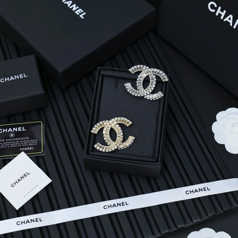 Bright Chanel Brooches 230243