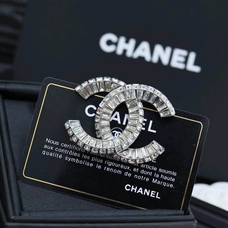 Bright Chanel Brooches 230243