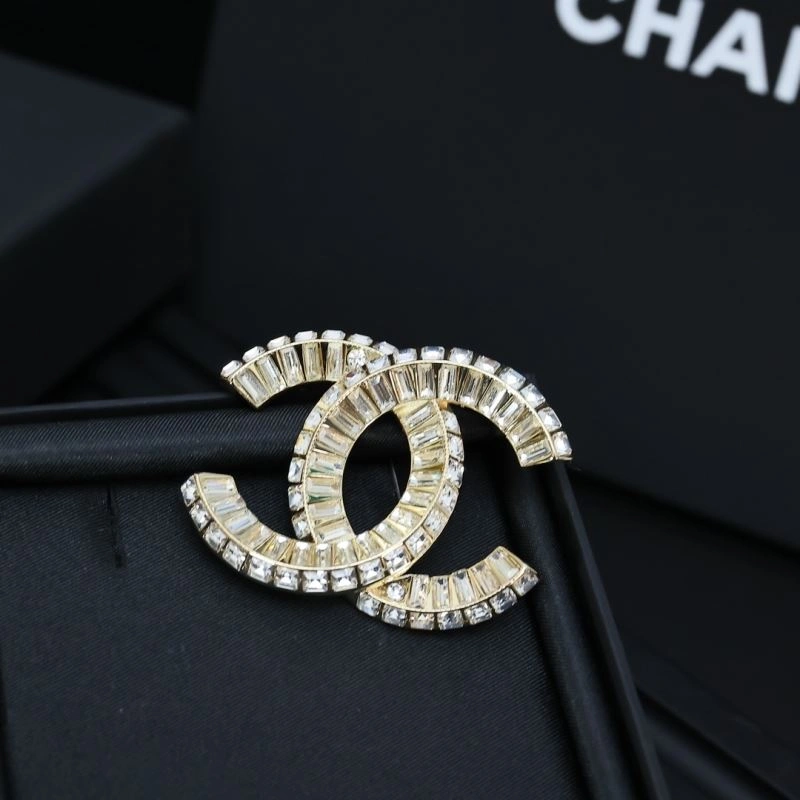 Bright Chanel Brooches 230243
