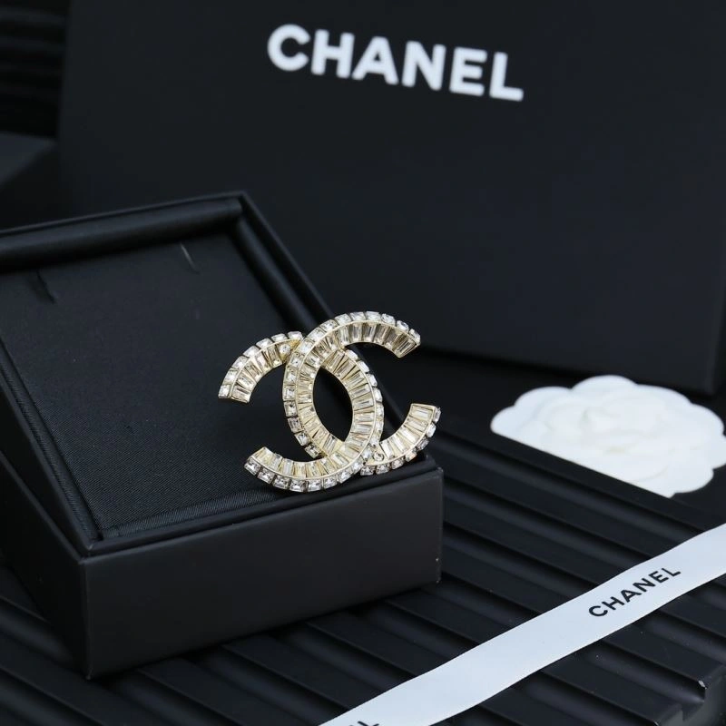 Bright Chanel Brooches 230243