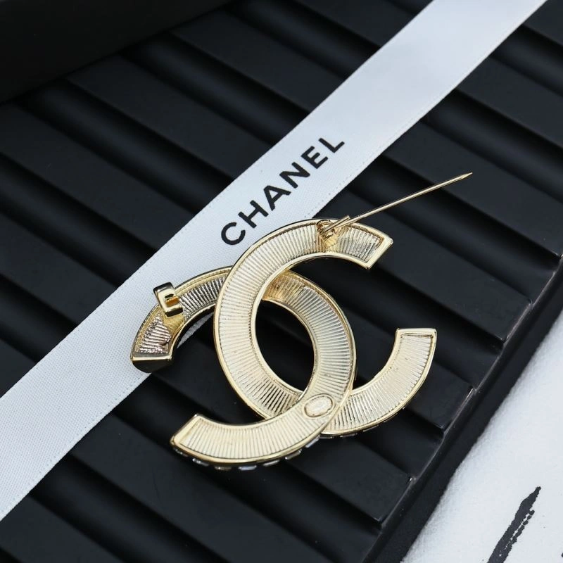 Bright Chanel Brooches 230243