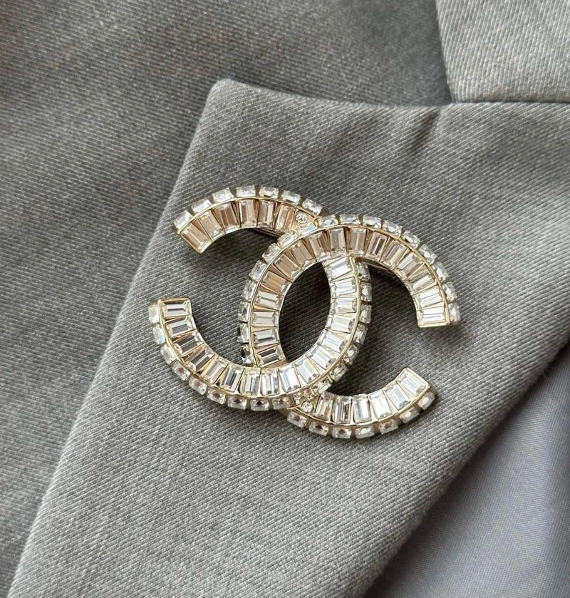 Bright Chanel Brooches 230243