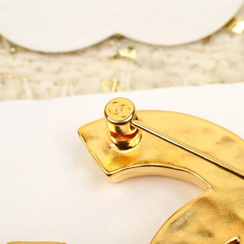 TechFriendly Chanel Brooches 230241