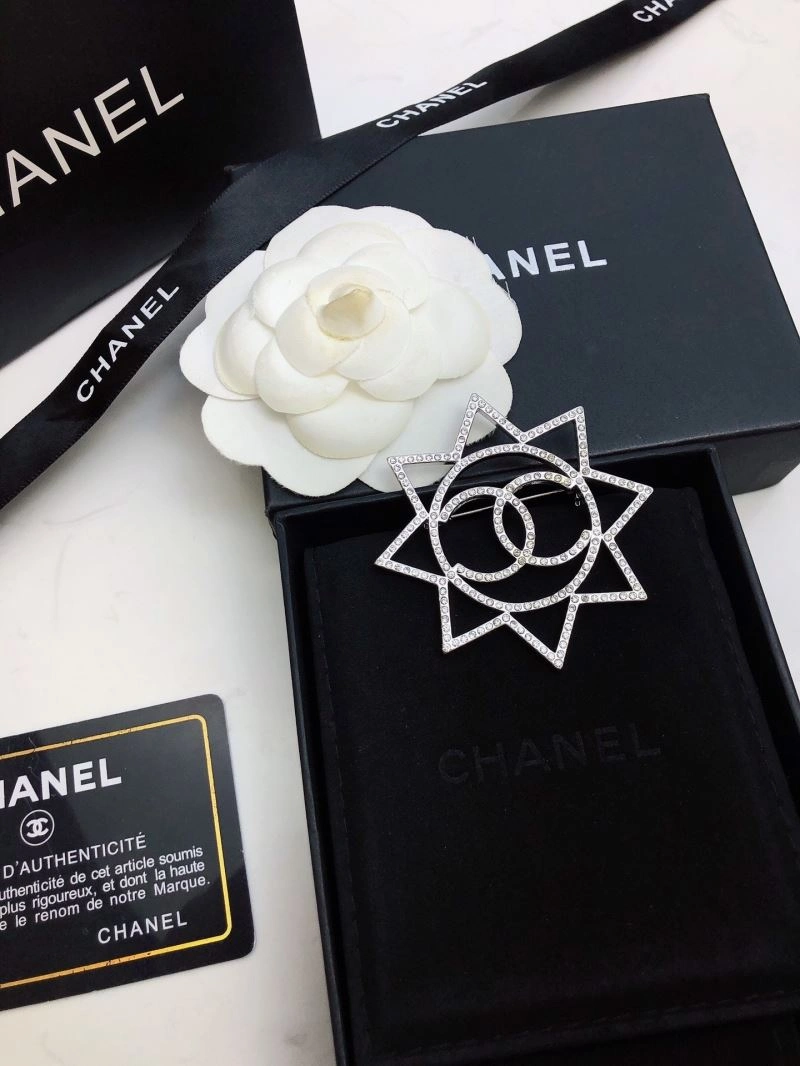 Chanel Brooches Chic 230260