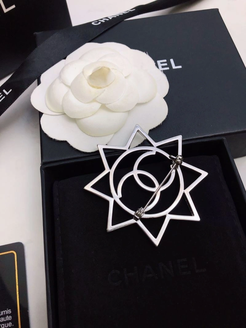 Chanel Brooches Chic 230260