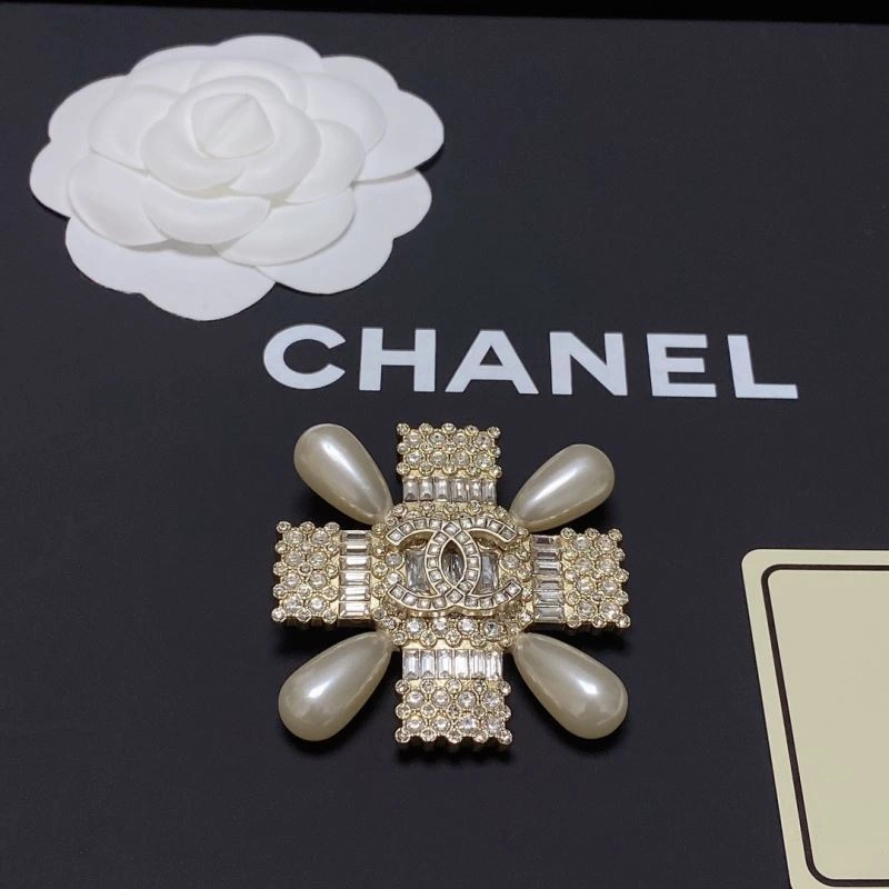 TechFriendly Chanel Brooches 230264