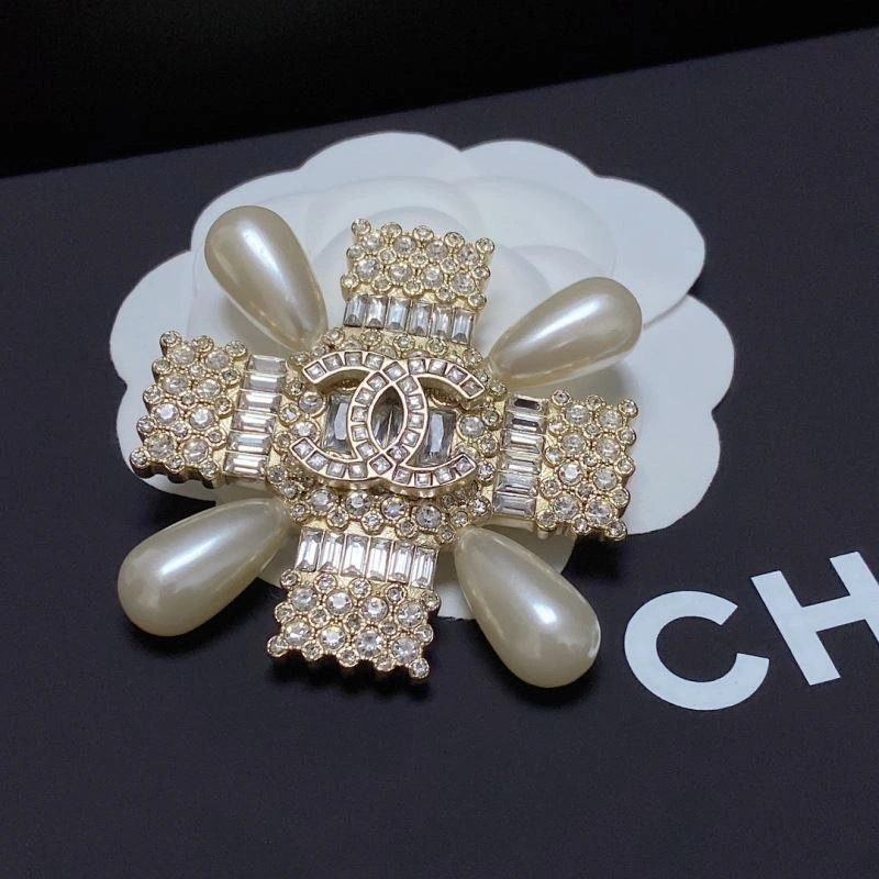 TechFriendly Chanel Brooches 230264