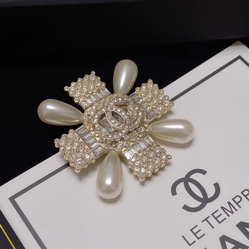 TechFriendly Chanel Brooches 230264