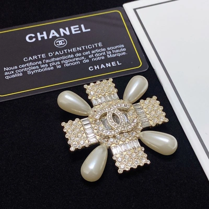 TechFriendly Chanel Brooches 230264
