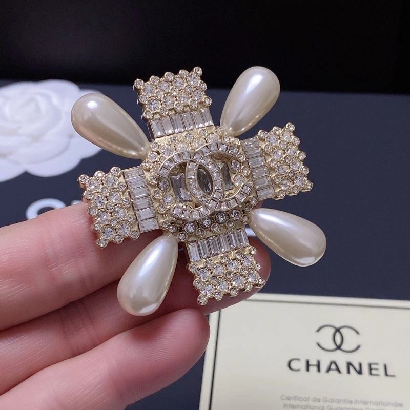 TechFriendly Chanel Brooches 230264