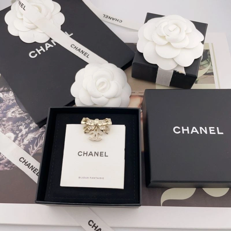 Chanel Brooches Casual 230244