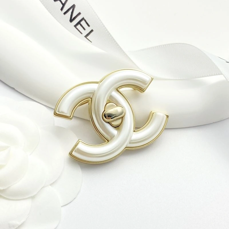 Breathable Chanel Brooches 230291