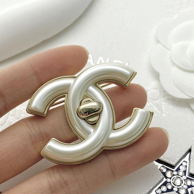 Breathable Chanel Brooches 230291
