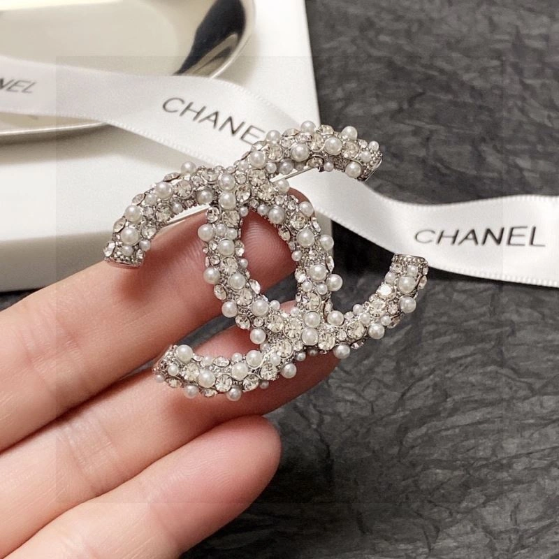 Chanel Brooches Vibrant 230219