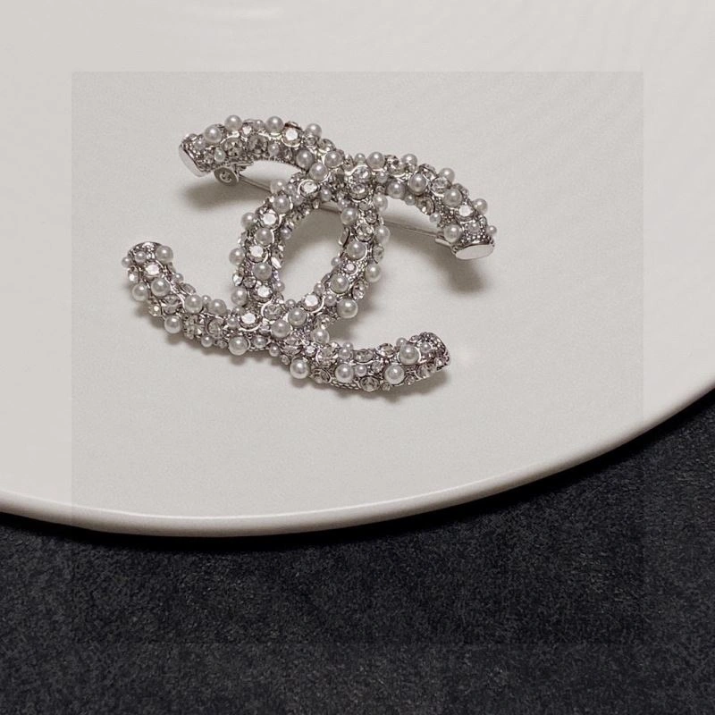 Chanel Brooches Vibrant 230219