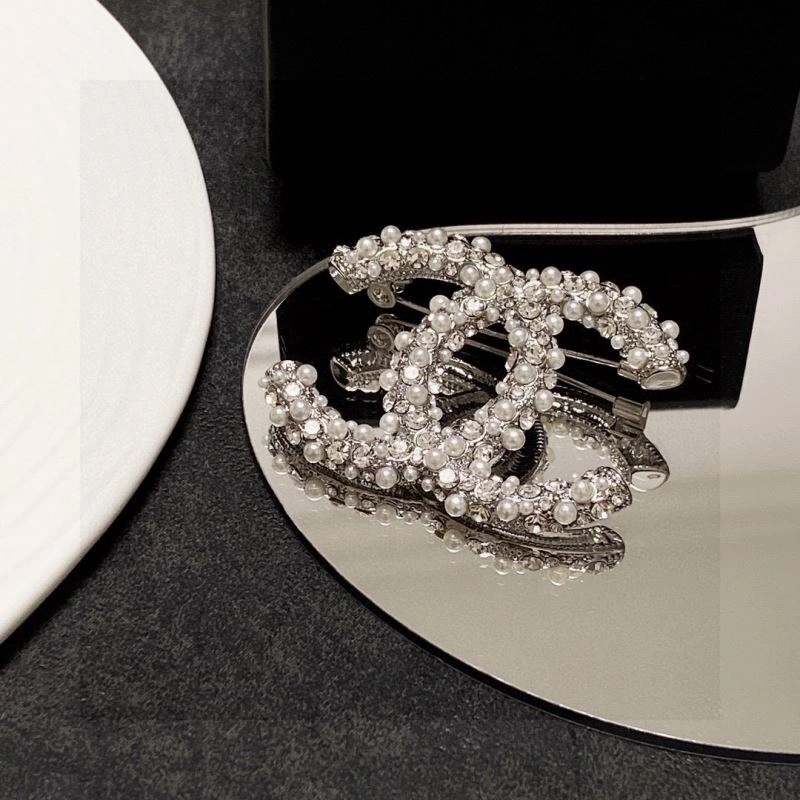 Chanel Brooches Vibrant 230219