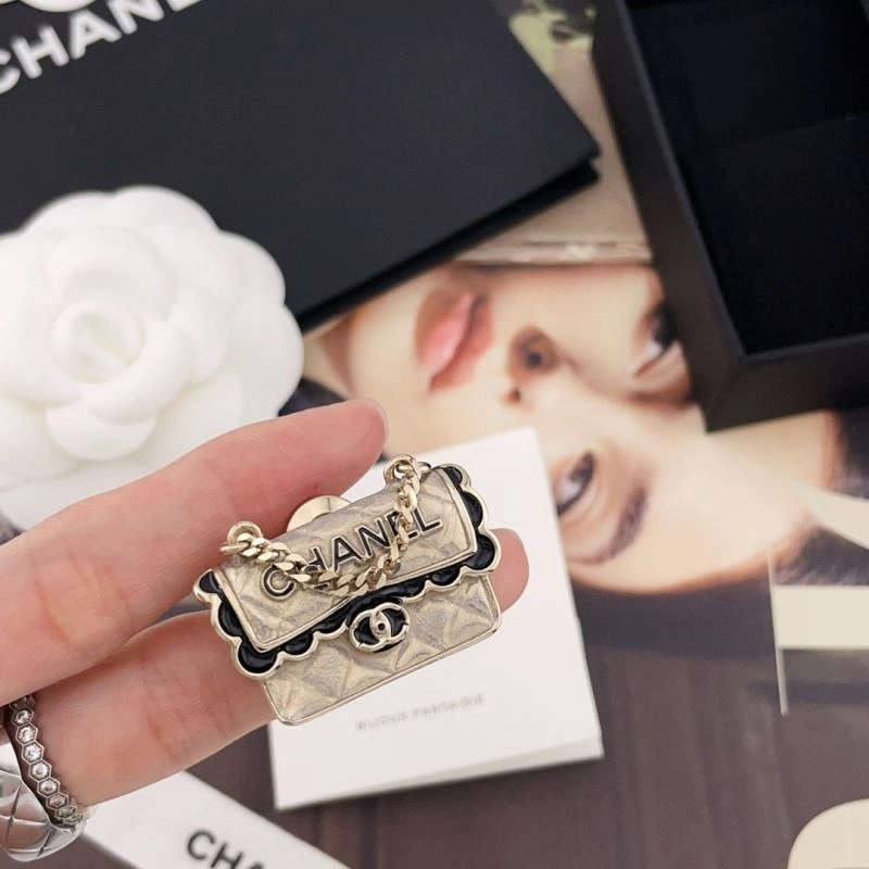 Chanel Brooches SportInspired 230226