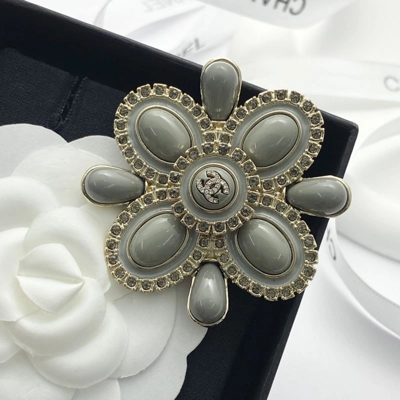 Cozy Chanel Brooches 230270