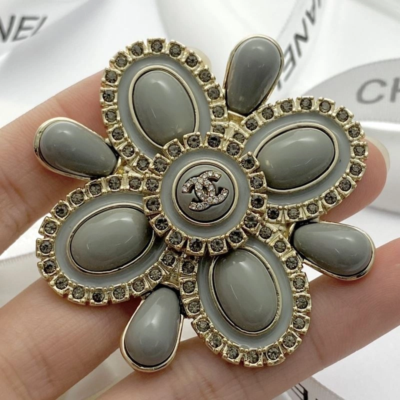 Cozy Chanel Brooches 230270