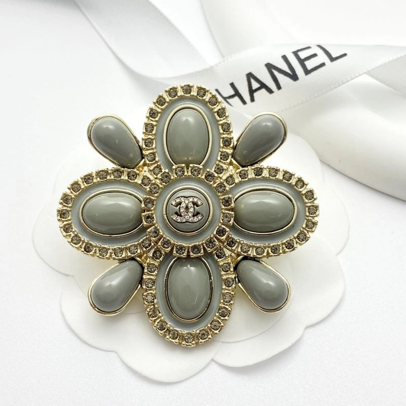 Cozy Chanel Brooches 230270
